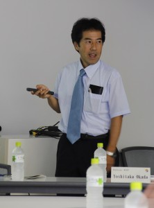 ブリーフィングで生産技術研究所 エネルギー工学連携研究センターの研究活動を紹介する鹿園直毅センター長／教授