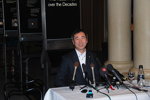 2015.12.06 Professor Kajita taking questions from the media